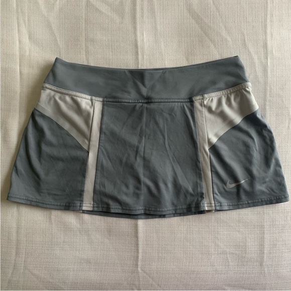 Nike Pants - Nike tennis skort. Size M. Gray